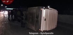 Под Киевом перевернулась маршрутка с пассажирами, есть пострадавшие