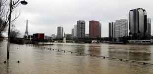 В Париже уровень воды в Сене достиг пика