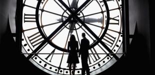 В Украине перевели часы на зимнее время