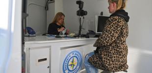 Українці за кордоном більше не зможуть оформити паспорт, коли захочуть: що сталося