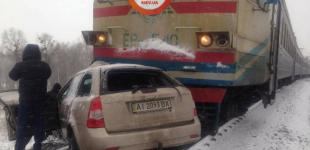 ДТП под Киевом: поезд протащил авто 200 метров