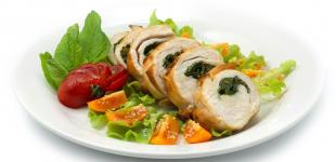 Курячі рулетики з сиром та зеленню: цікавий рецепт