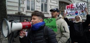 В центре Киева на марш трансгендеров пришли и их противники