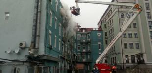 В центре Киева возник пожар в жилом доме на Жилянской