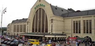 В Киеве задержали 5 полицейских, которые грабили и избивали граждан на жд вокзале