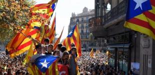 «Майдан» в Каталонии: полиция сбежала под градом камней