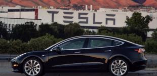 Tesla уже передала клиентам первые 30 электромобилей Model 3