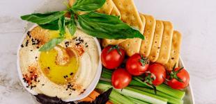 Що ж таке хумус і з чим його їсти: користь та шкода продукту