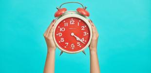 Коли українці переходять на літній час 2024 року: в який бік переводимо стрілки годинника