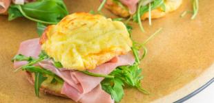 Як зробити омлетну троянду: рецепт від кухаря