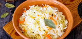 Коли найкраще квасити та солити капусту у грудні 2023 року