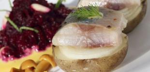 Картопляні човники з оселедцем: класичний рецепт української кухні