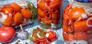 Солодкі мариновані помідори з перцем на зиму: смачний рецепт