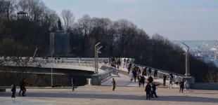 На заході очікується мокрий сніг та ожеледиця, на решті територій дощитиме: погода на 18 березня