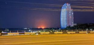 У російському Волгограді палає НПЗ після атаки дронів (фото)
