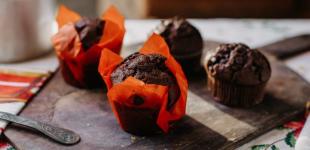 Шоколадні мафіни, в які неможливо не закохатись: простий рецепт солодощів