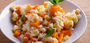 Рисова каша з гарбузом та яблуками: рецепт корисного сніданку