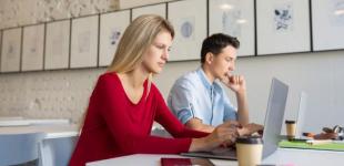 Зарплати жінок і чоловіків в Україні: хто заробляє більше