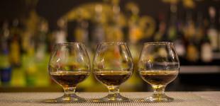 Як правильно пити коньяк та чим закушувати: правило гурманів 