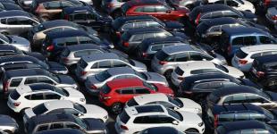Продажі авто в Європі обвалилися: Bloomberg озвучило причини