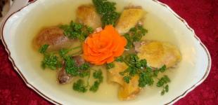 Спочатку чи наприкінці приготування: коли треба солити холодець, щоб він мав ідеальний смак