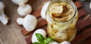 Як приготувати мариновані печериці за 5 хвилин: блогерка перевіряє популярний рецепт