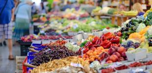 Інфляція сповільнюється, але ціни не тішать: які продукти в Україні здорожчали