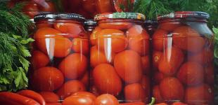 Як маринувати помідори, щоб шкірка залишалася цілою: секрет досвідчених господинь