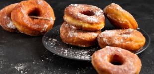 Ароматні пончики на сметані: неймовірно смачний і швидкий десерт