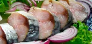 Смачна як червона риба: як замаринувати скумбрію по-домашньому