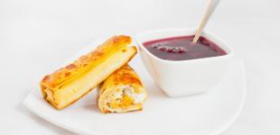 Налисники з сиром, м'ясом, яблуками: двадцять варіантів начинки на Масницю