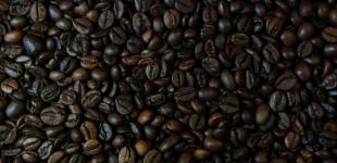 Ціни на каву рекордно злетіли: чи варто чекати на зниження 2025 року