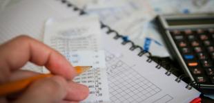 Таксистів та кур’єрів змусять платити податки: які зміни готує влада