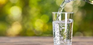 Що буде з організмом, якщо пити мало води, чи потрібно випивати 2 літри у спеку