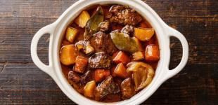 Тушкована яловичина: ідеальний рецепт для холодної пори року