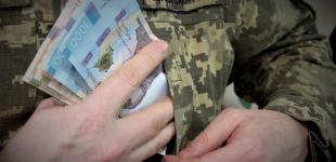 В Україні пропонують у два рази підняти зарплату військовослужбовцям: хто може отримати виплати
