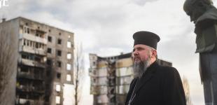 Чи можна жінкам ходити до церкви не у спідниці та без хустки - відповідь Епіфанія