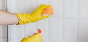 Чорна пліснява у ванній кімнаті: ефективні способи боротьби