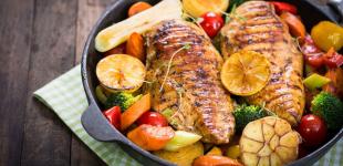 Куряче філе під овочевою мексиканською сумішшю: рецепт ефектної гарячої страви