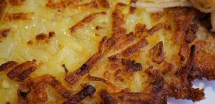 Що додати до тіста для дерунів, якщо воно вже потемніло: не всі про це знають