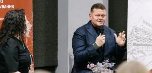 Залужний звернувся до молоді: потрібна рішучість, часу обмаль