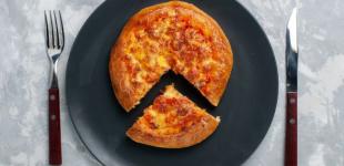 Апетитний пиріг з яйцем і печінкою: рецепт ситної несолодкої випічки