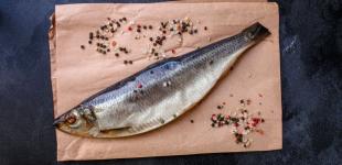 Як приготувати малосольний оселедець в домашніх умовах