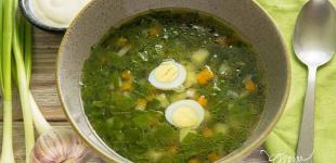 Зелений борщ зі шпинатом: рецепт від Євгена Клопотенка
