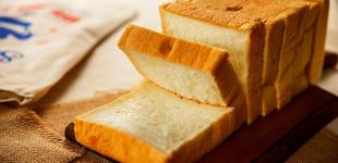 Більшість саме там зберігає хліб, але це неправильно: науковці розповіли, де продукт черствіє швидше