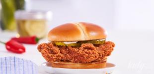 Бургер із хрусткою куркою: рецепт домашнього фастфуду