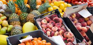 Овочі дешевшають, а фрукти дорожчають: як змінилися ціни на ринках України