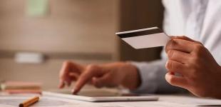 Українцям розповіли, кого передусім зачепить посилення правил переказів грошей між картками: чого очікувати з 1 червня