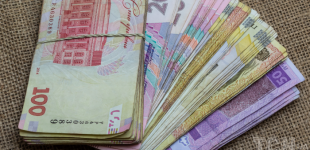 Стали відомі шалені зарплати чиновників: хто отримує понад 200 тисяч гривень
