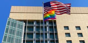 У Москві посольство США над площею фейкової 